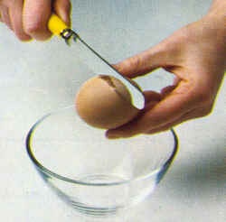 Cómo separar las claras de huevo