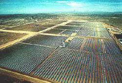 Una central de energía fotovoltaica para uso industrial precisa disponer de un notable espacio de terreno para que sea rentable
