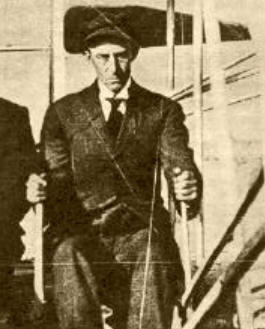 WILBUR WRIGHT antes da emprender vuelo en uno de sus aeroplanos