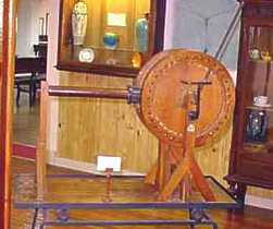 Martinete o "martillo pilón" (máquina para diversos usos: forja, estampado, embutido de metales...)