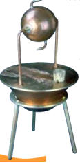 Modelo de la máquina de vapor de Herón, por Karen Fisher. Cortesía del Smith College, Programa de Historia de la Ciencia y la Tecnología