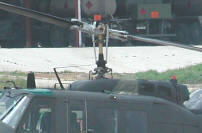 Helicóptero: en la imagen pueden observarse las articulaciones del eje que permiten el batimiento de las palas