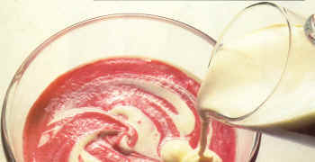 La leche concentrada es adecuada para ligar, presentando una consistencia cremosa si se bate una vez enfriada