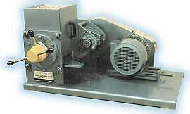 Máquina prensa para la extracción de aceite de semillas. Foto www.tecnoedu.com