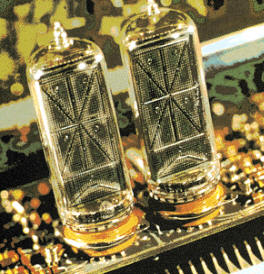 En una primera época, los aparatos electrónicos, y entre ellos los primeros ordenadores, utilizaban válvulas de vacío. La función de estas válvulas consistía en dejar pasar la corriente en un sólo sentido (este tipo de válvulas se denominaban más propiamente "diodos"). Una de sus limitaciones principales era que se calentaban rápidamente, además de ocupar mucho espacio y "fundirse" con facilidad.